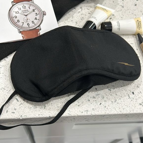 Shinola x American Airlines Flagship First Class Amenity Kit in Zipper Black Bag - Picture 7 of 11